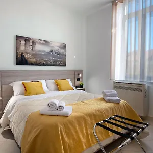 Apartment La Preziosa Duomo, Neapel